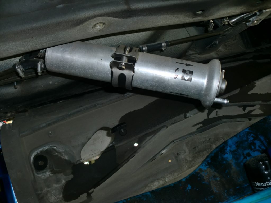 BMW M5 燃料ポンプ交換