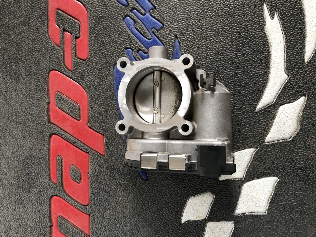 ベンツ w245 Bクラス 電子スロットル交換